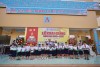 TẬP THỂ LỚP TRUNG CẤP LÝ LUẬN CHÍNH TRỊ HỆ TẬP TRUNG KHÓA 05 (A05) TRAO QUÀ CHO HỌC SINH CÓ HOÀN CẢNH KHÓ KHĂN