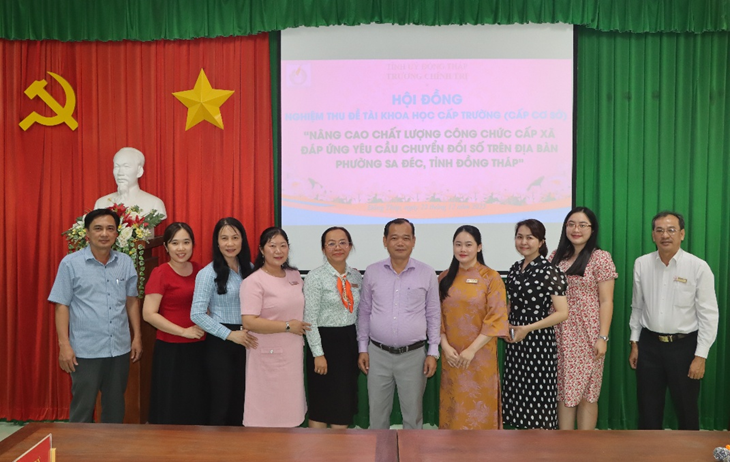 HỌP HỘI ĐỒNG NGHIỆM THU ĐỀ TÀI CẤP TRƯỜNG “NÂNG CAO CHẤT LƯỢNG CÔNG CHỨC ĐÁP ỨNG YÊU CẦU CHUYỂN ĐỔI SỐ TRÊN ĐỊA BÀN PHƯỜNG SA ĐÉC, TỈNH ĐỒNG THÁP”