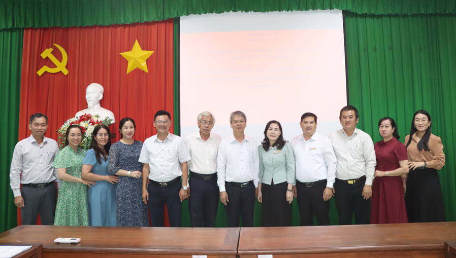 Trường Chính trị tỉnh Đồng Tháp tổ chức họp tư vấn đánh giá, nghiệm thu nhiệm vụ khoa học và công nghệ cấp trường (cấp cơ sở) do ThS. Nguyễn Thị Cẩm Hồng và ThS. Nguyễn Văn Tươi làm chủ nhiệm