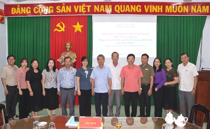 HỌP HỘI ĐỒNG ĐÁNH GIÁ, NGHIỆM THU CẤP CƠ SỞ  Tập bài giảng “Thực tiễn và kinh nghiệm xây dựng, phát triển tỉnh Đồng Tháp”