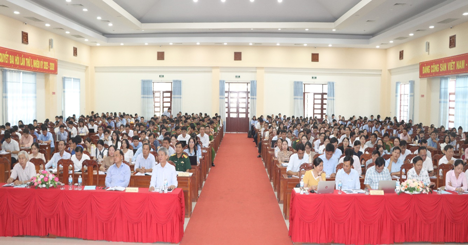 Ảnh: Quang cảnh buổi cập nhật kiến thức cho giảng viên, báo cáo viên, học viên